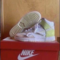 Nike Dunk High White/Cashmere-LT Lemon Twist  Womens Size 8 Brand New