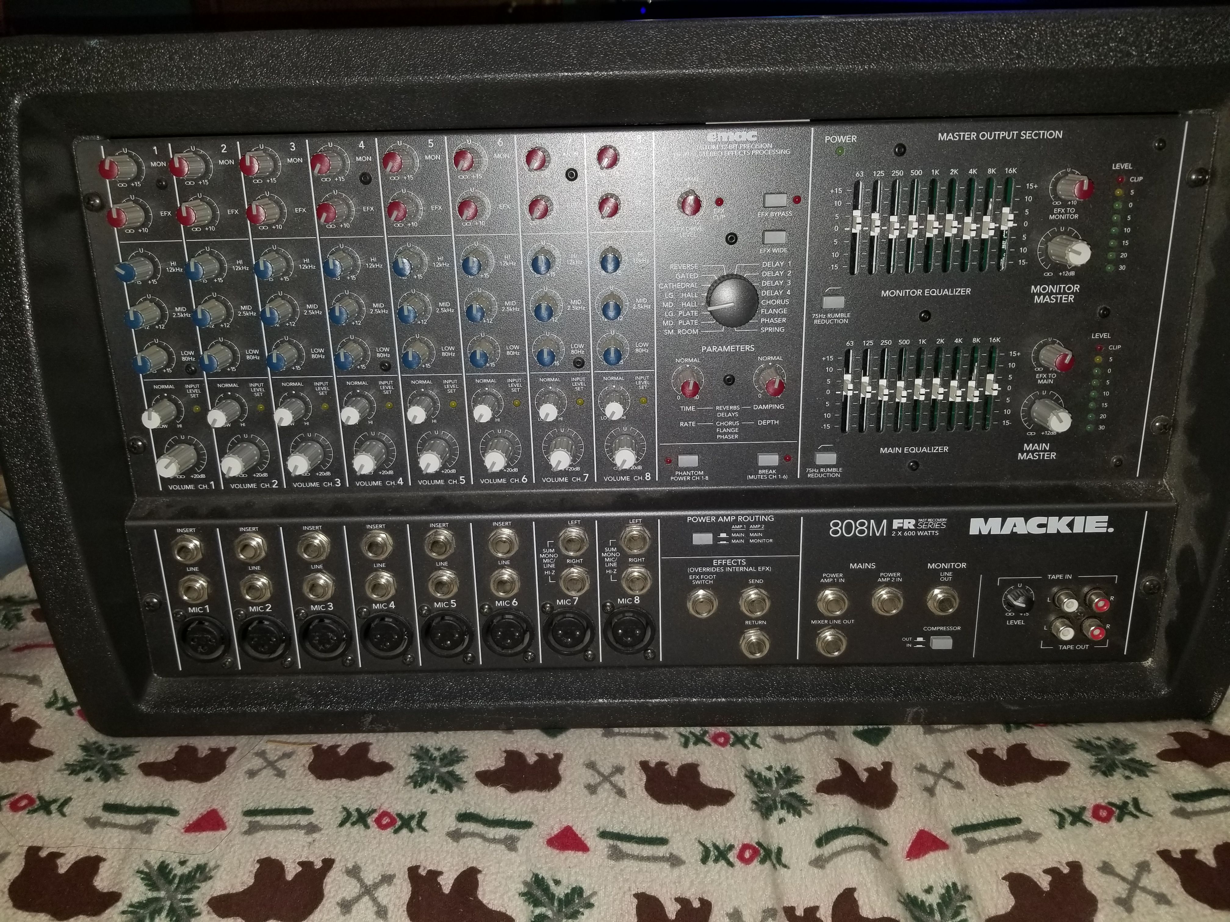 Mackie 808M FR Series powered mixer