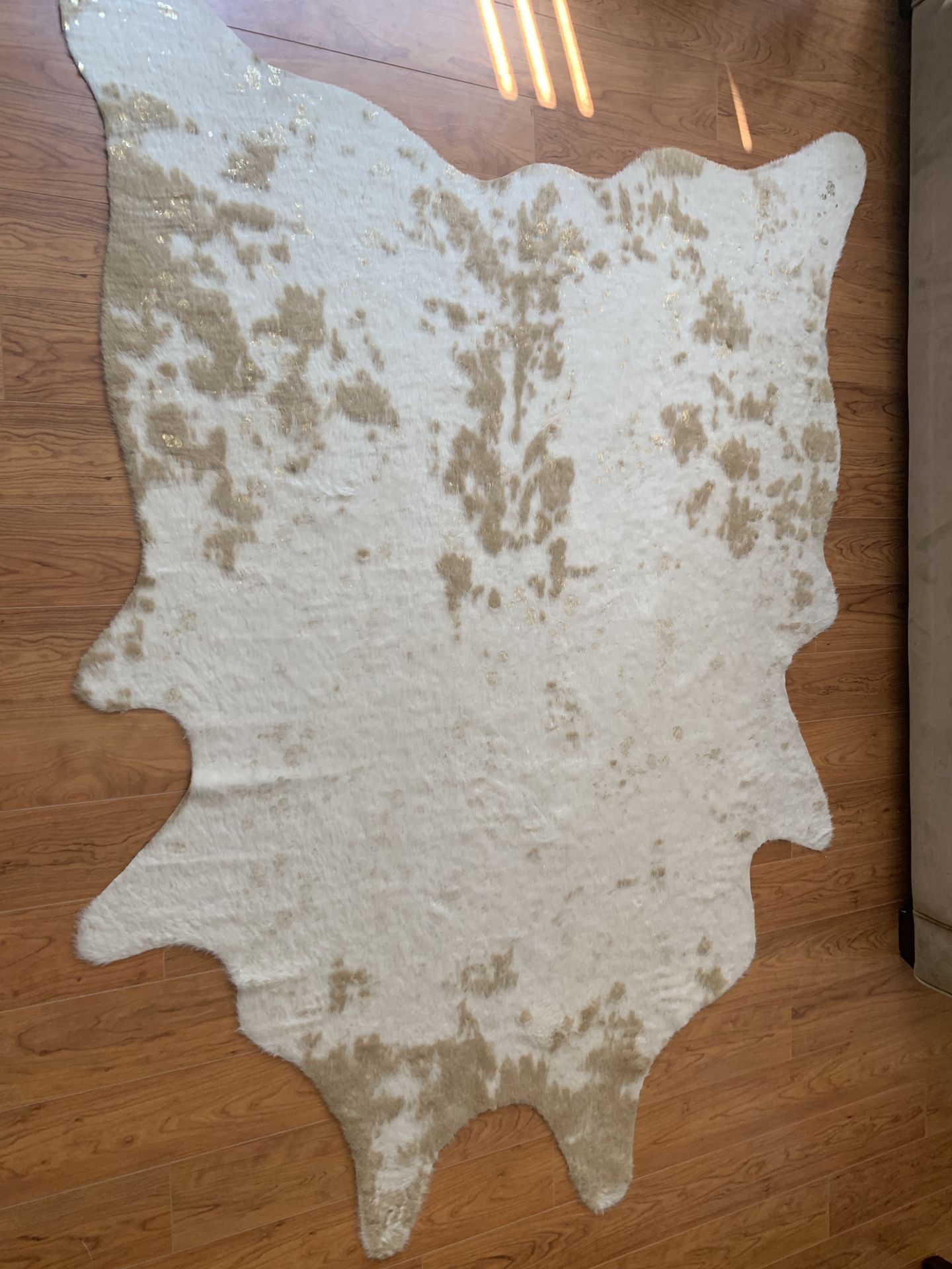 COW HIDE RUG & PILLOW