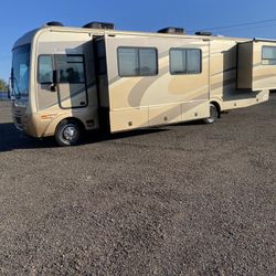 2005 Southwind Fleetwood Class A-RV 3 Slide Outs