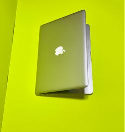 Apple MacBook Pro 13” i5/8GB/256GB SSD $140