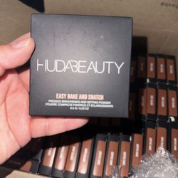 HUDA BEAUTY EASY BAKE AND SNATCH(COFFE CAKE)