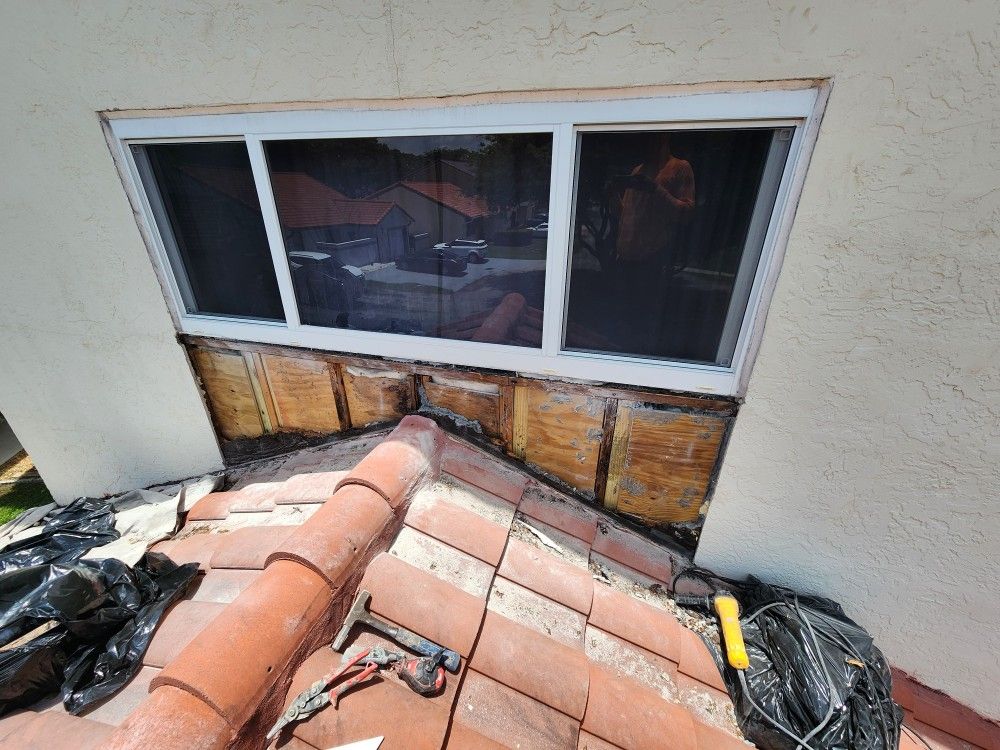 STUCCO , PLASTER , CORNER BEAD , WIRE LATH , VENTS , SOFFIT , OVERHANG , REVEALS , DENSGLASS , PLYWOOD , PAINT