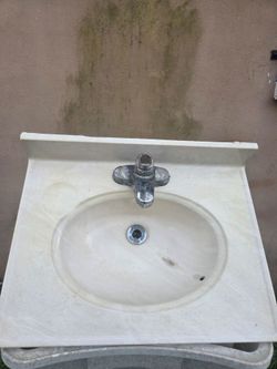 Like new condition 100% complete sink