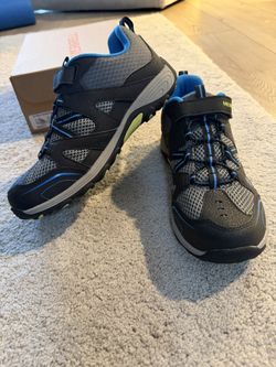 Brand new Kids Merrill Hiking shoes - Sz 7