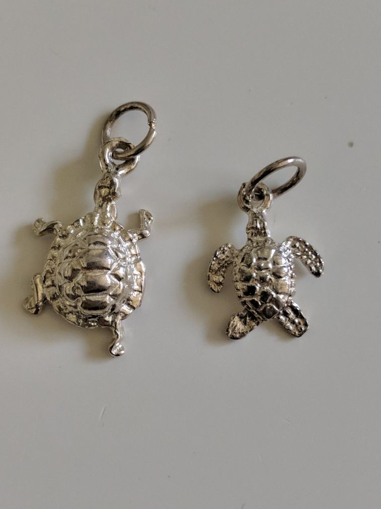 Mom and baby turtle charms