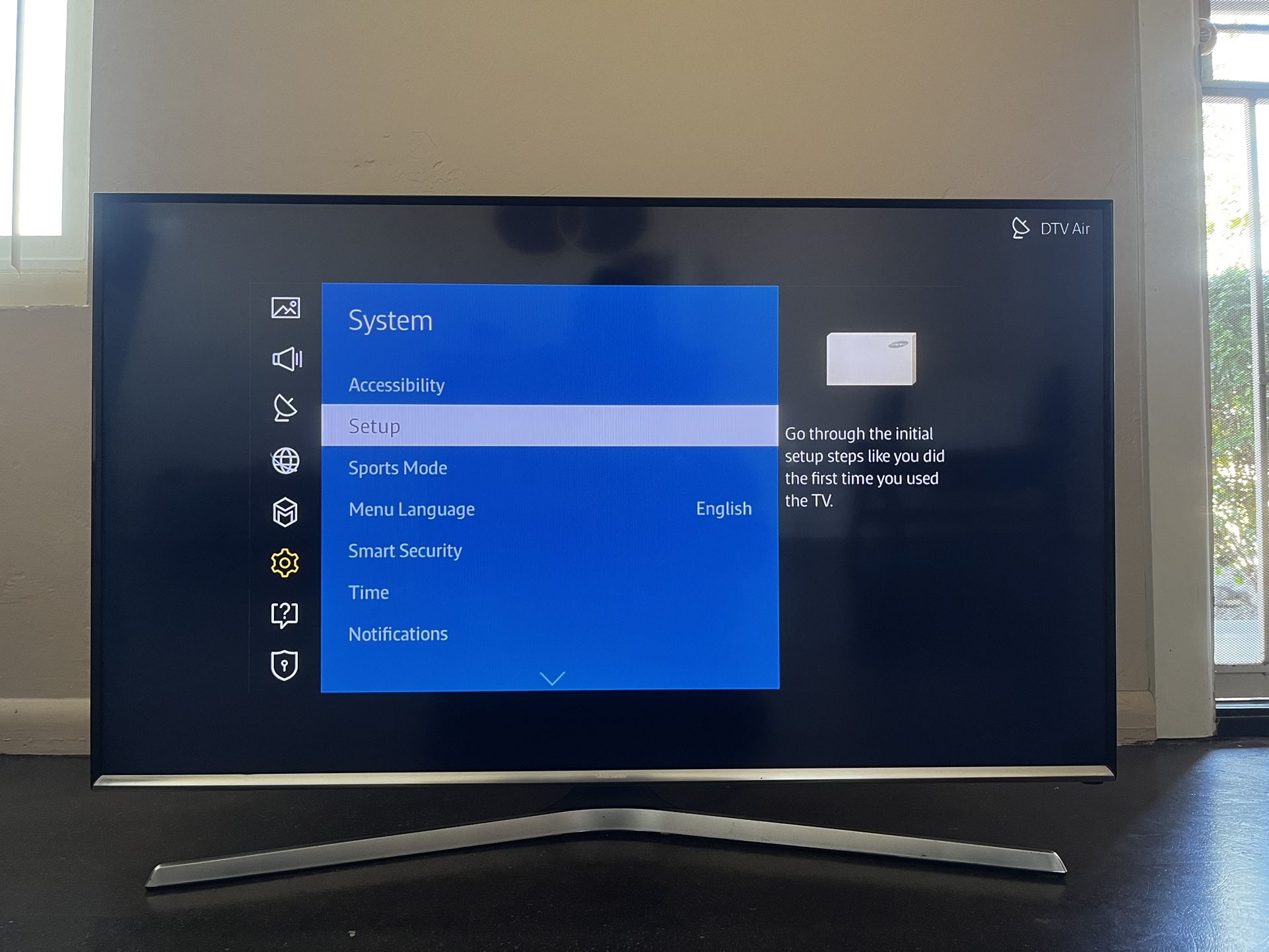 Samsung UN40J5500 40-Inch 1080p Smart LED TV