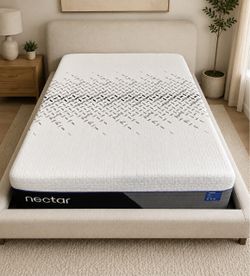 Nectar Luxe Hybrid Queen Mattress - Like New Condition