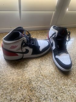 Women’s Nike Size 8 Jordans
