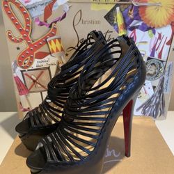 Authentic Christian Louboutin Zoulou 160 kid Plataform like brand New !!!