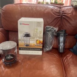 Vitamix 32 Oz Dry Grains Container Plus Extras
