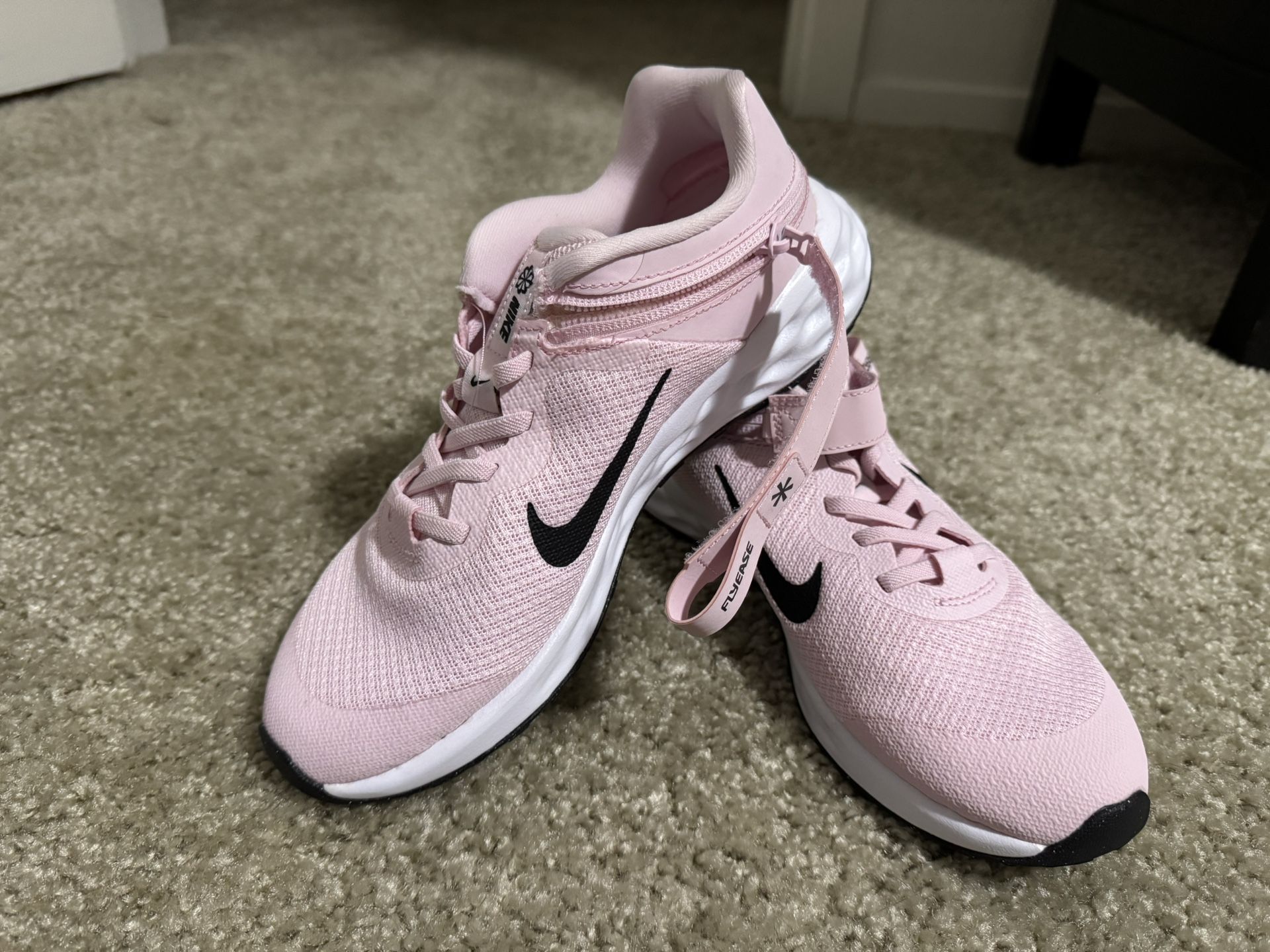 Nike Revolution 6 FlyEase Pink