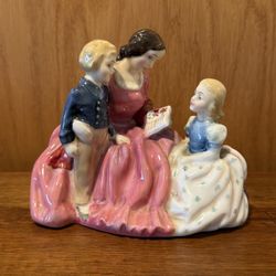 VTG Royal Doulton BEDTIME STORY Porcelain Figurine HN2059 England 
