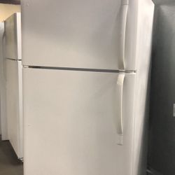 Frigidaire Apartment Size Top Freezer Refrigerator In White 