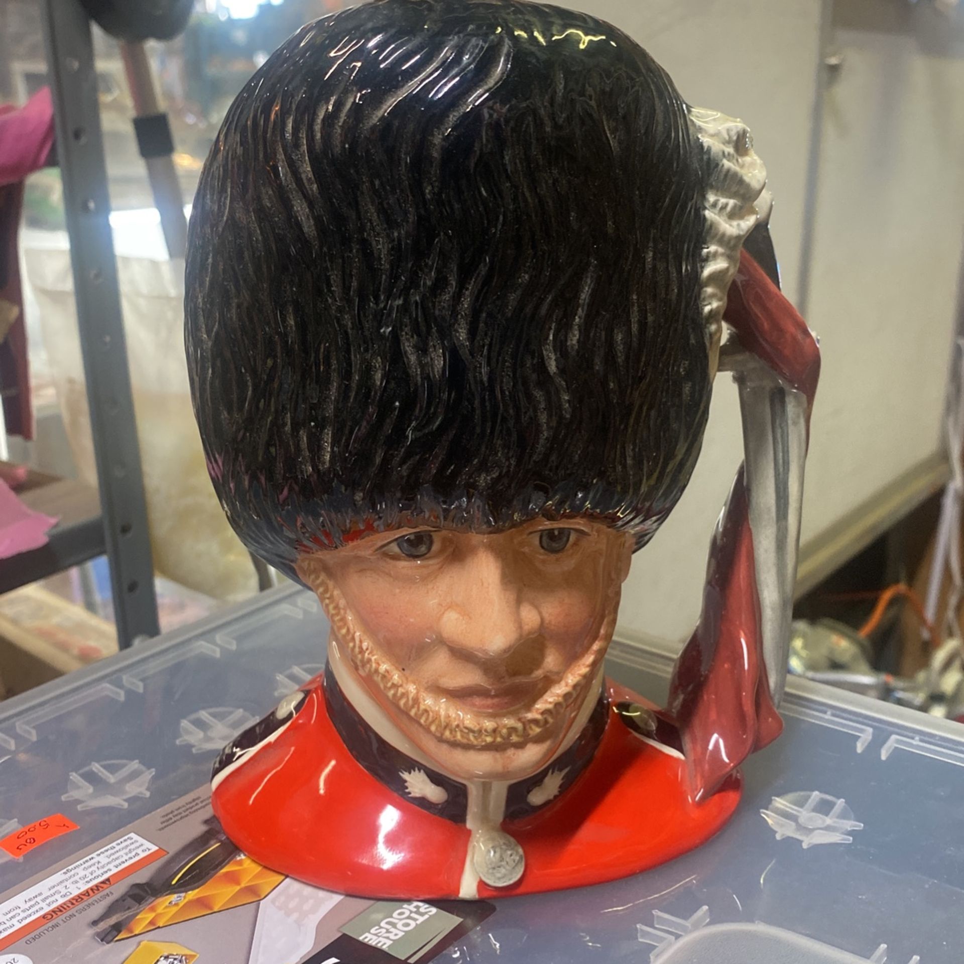 ROYAL. DOULTON. THE. GUARDSMAN