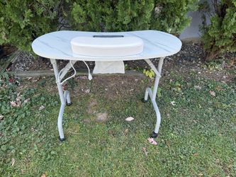 manicure table