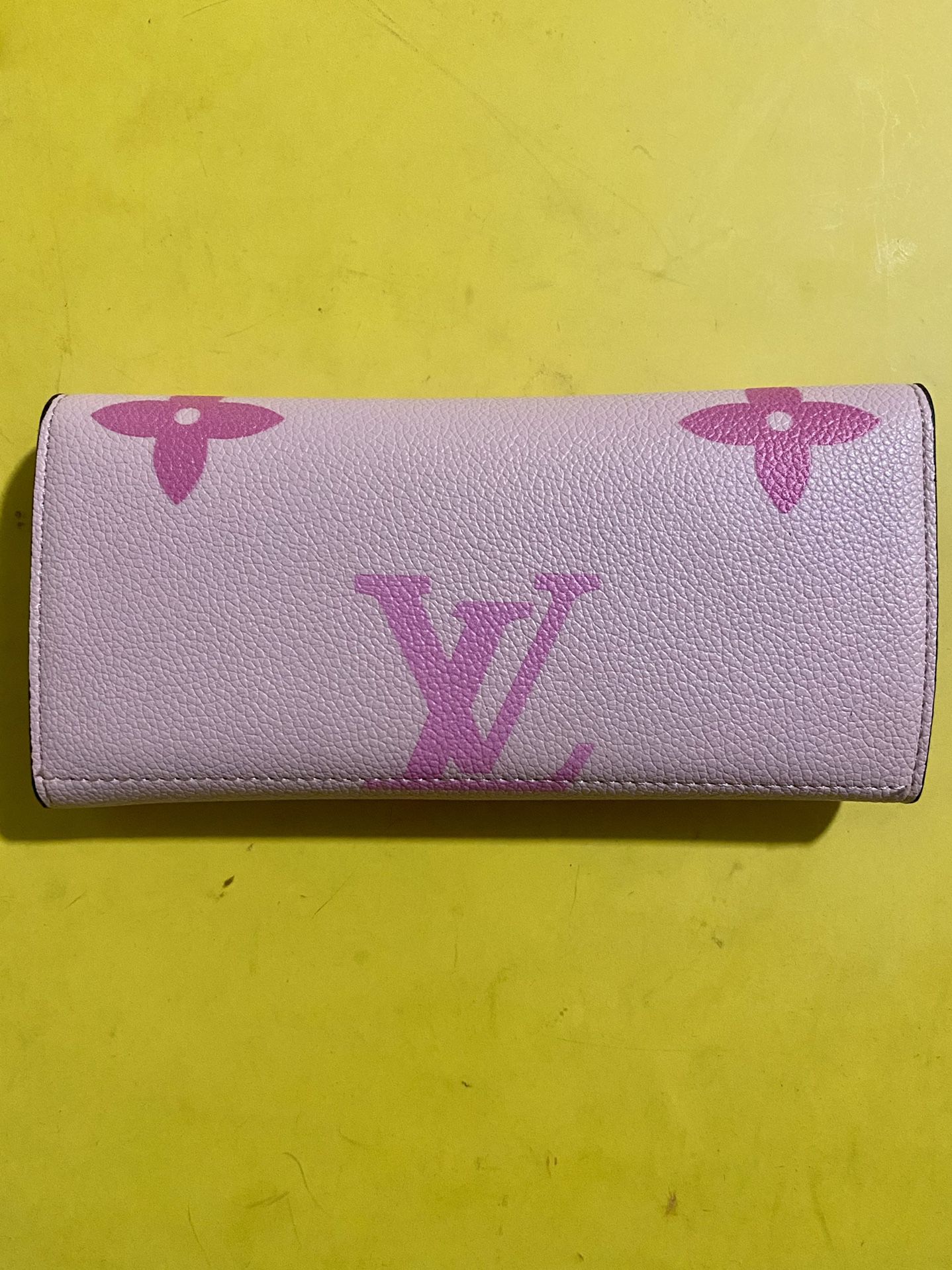 Lv Wallet White Pink Inside for Sale in Compton, CA - OfferUp