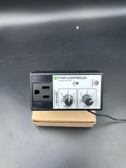 Titan Controls Zephyr 1 702630 Day Night Temperature Controller 120V 15A