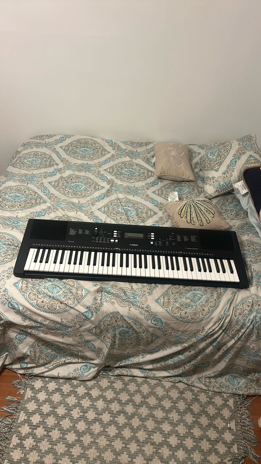 Yamaha keyboard- PSR EW 300 