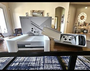 Xbox One Console and Controler