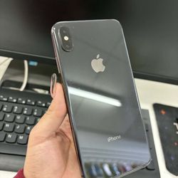 iPhone XS 64GB UNLOCKED 