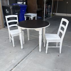 OAK FARMHOUSE SMSLL KITCHEN TABLE W/ MATCHING CHAIRS