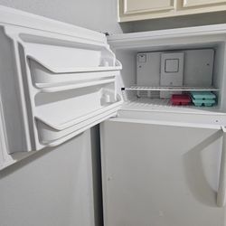 Fridgidaire Refrigerator $300