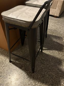 4 Barstools