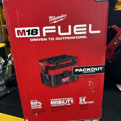 Milwaukee M18 FUEL PACKOUT 18-Volt Lithium-Ion Cordless 2.5 Gal. Wet/Dry Vacuum (Vacuum-Only). New
