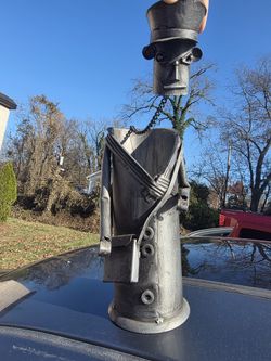 SCULPTED METAL WINE BOTTLE HOLDER