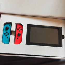nintendo switch everything included + carrying case 