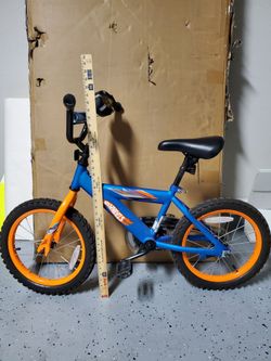🚴‍♂️ Hot Wheels 16" Kids Bike – Clear Out Price! 🏁