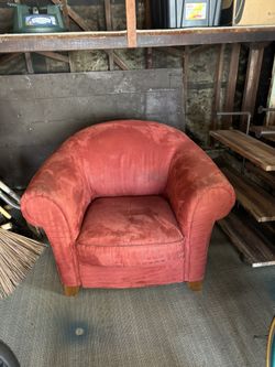 🛋️ Comfy Red Barrel Armchair – Great for Any Room