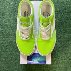 Revenge x Storm bolt green size 4men/5.5women