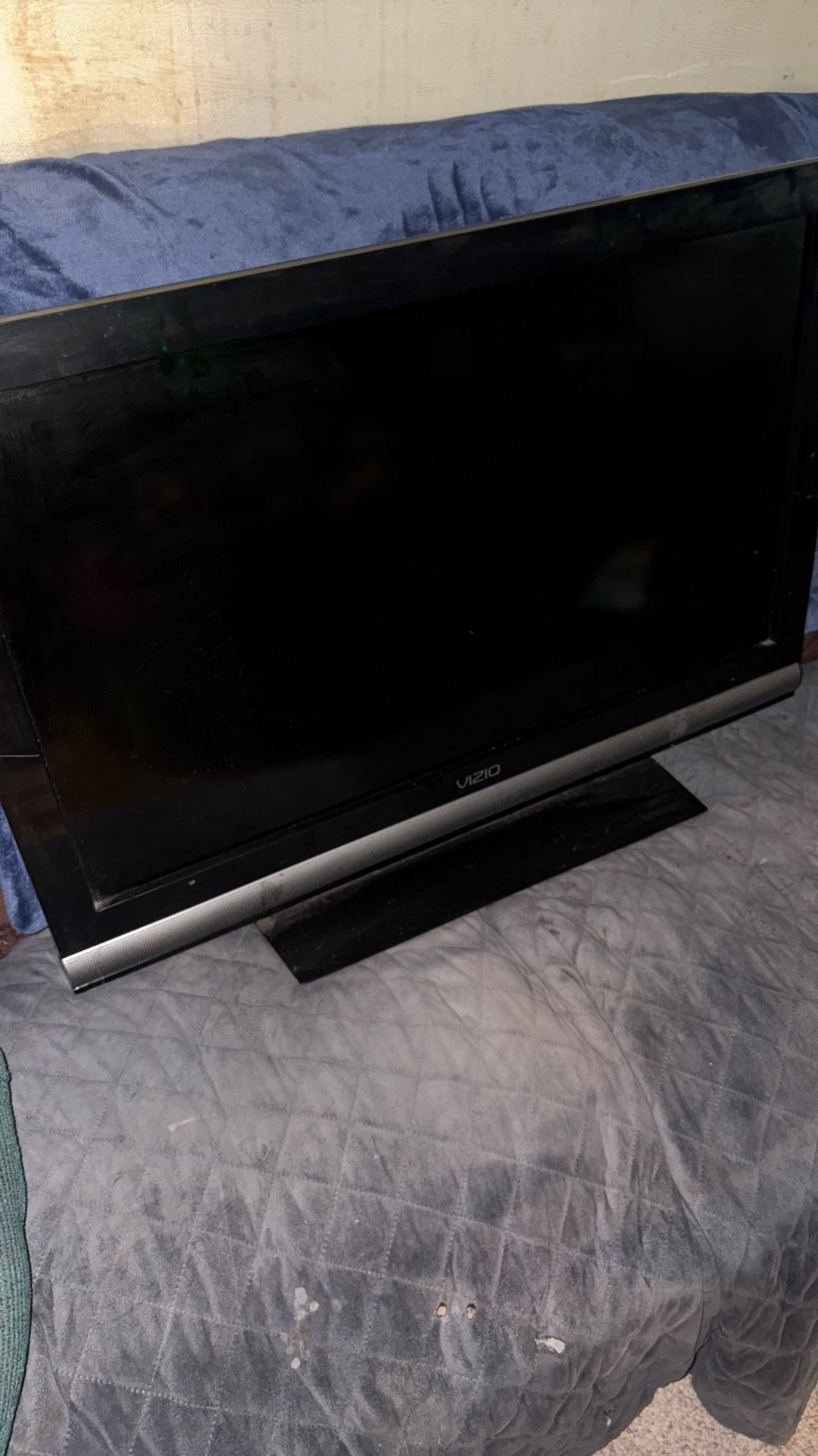 Vizio 32” Tv w/ FireStick