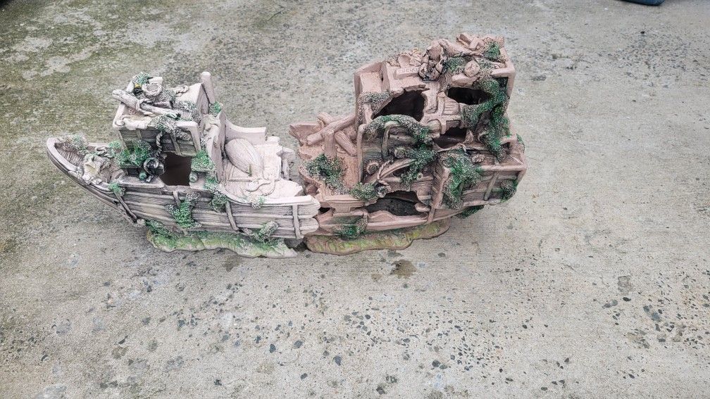 Boats Fish Tank