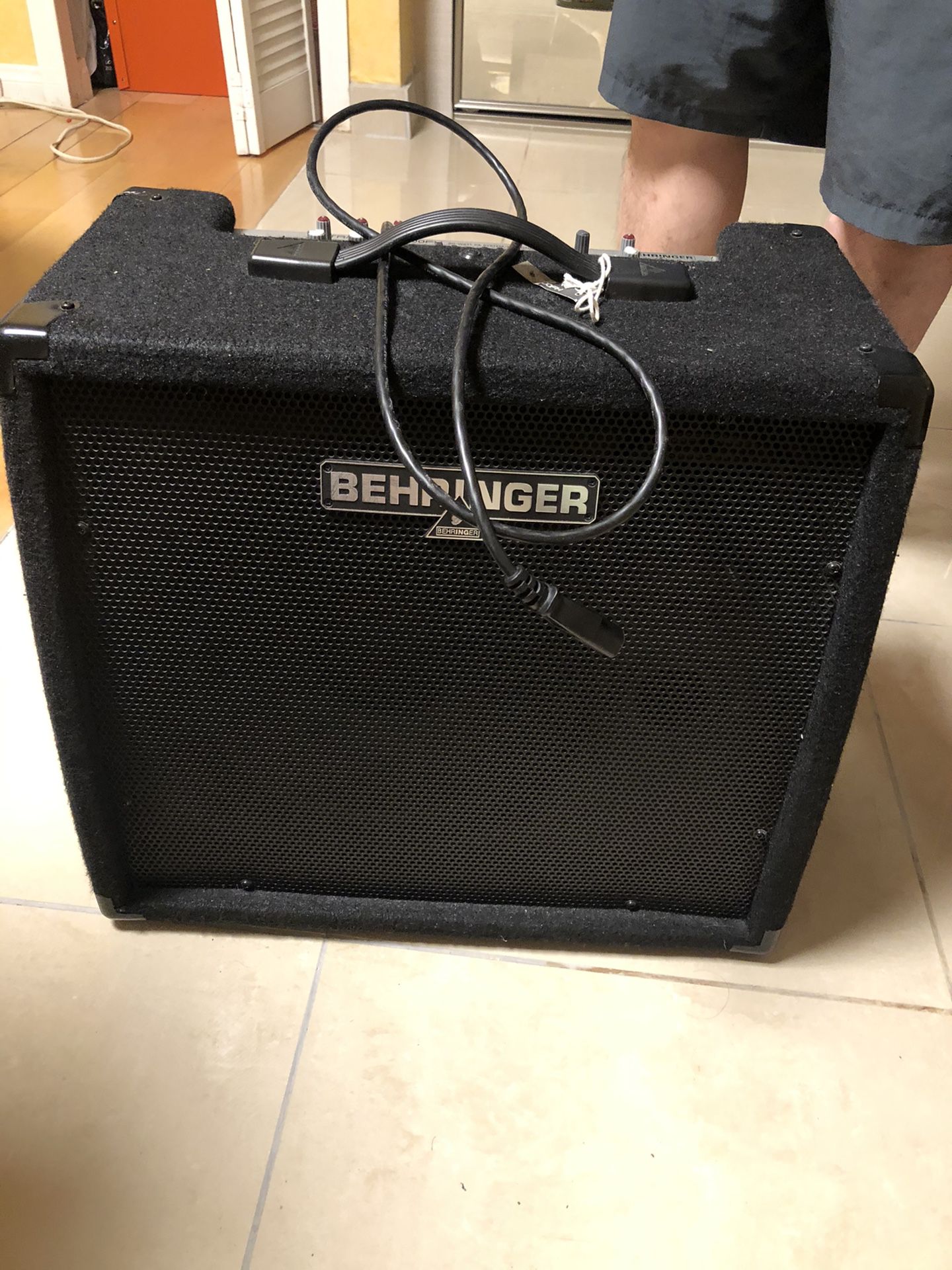 Behringer Amp Speaker