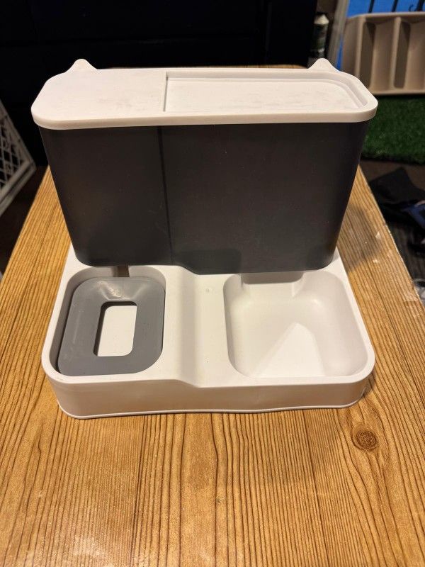 PET FEEDER
