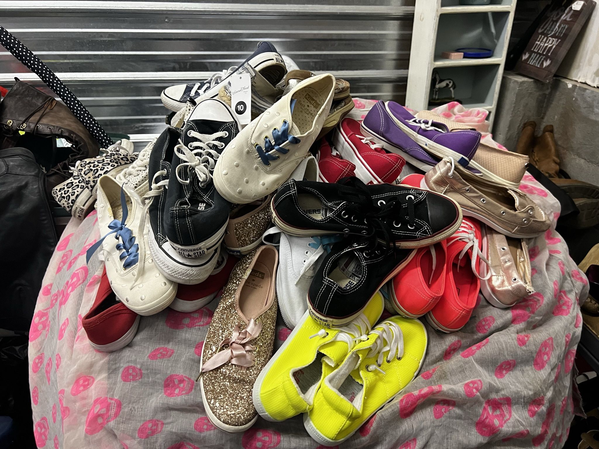 Tons Of Vans And Converse Posting All As I Can