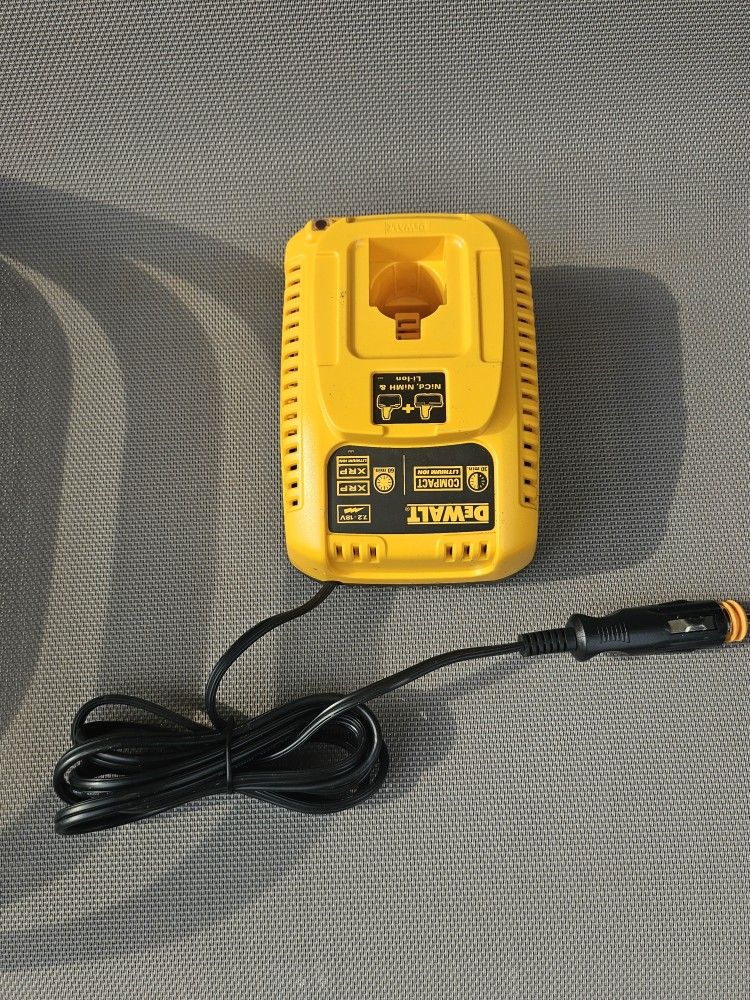Dowalt drill charger