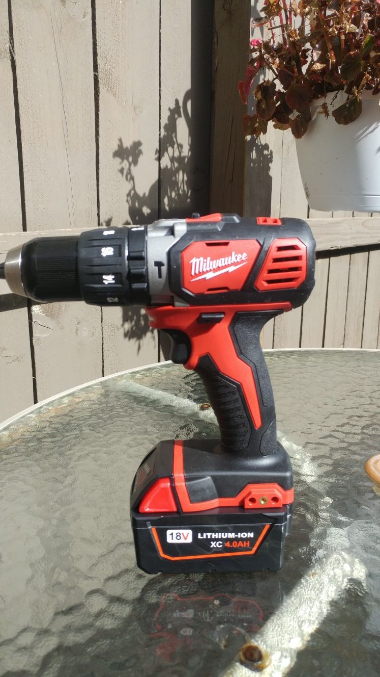 New Milwaukee hammer drill and 4 ah battery