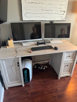 Large Light Wood Desk with Cabinet and Drawers
