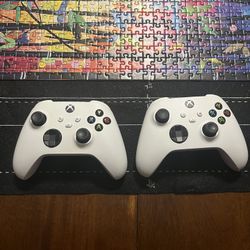 2 Xbox Controllers (Right stick drift)