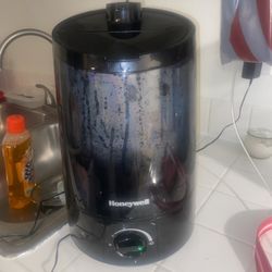 New Honeywell Humidifier. Used Once For My Newborn Paid $80 But I Order A Different One With A Night Light Only Used Once 