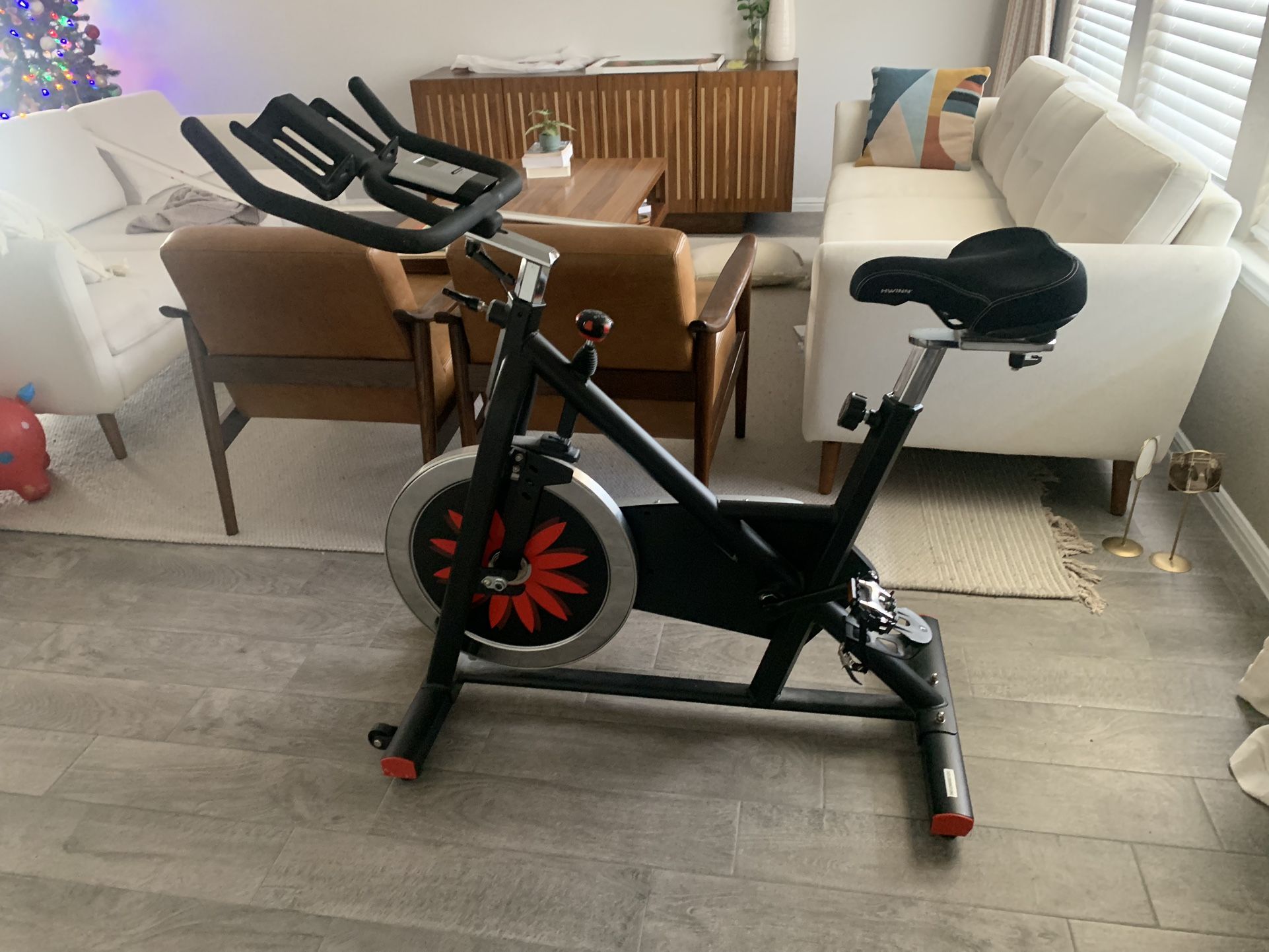 Joroto Indoor Cycling Bike