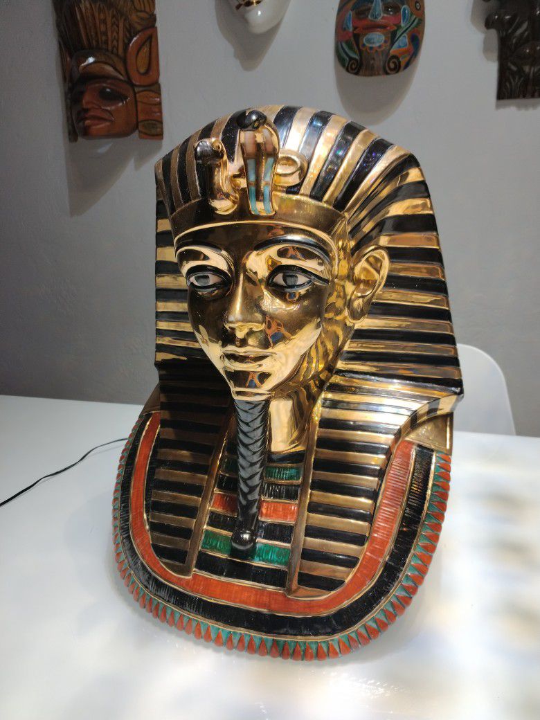 Tutankhamun Porcelain Bust Limited Edition
Made by Spanish artist Nadal