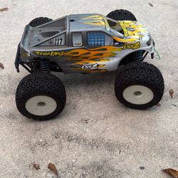 Vintage Losi LST2 Nitro 4x4 Truck