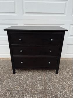 ikea hemnes 3 drawer dresser (DELIVERY AVAILABLE)