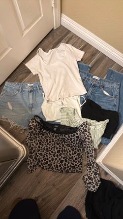 Women’s clothing bundle