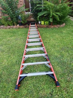 WERNER 12ft Fiberglass Step Ladder Good Conditión